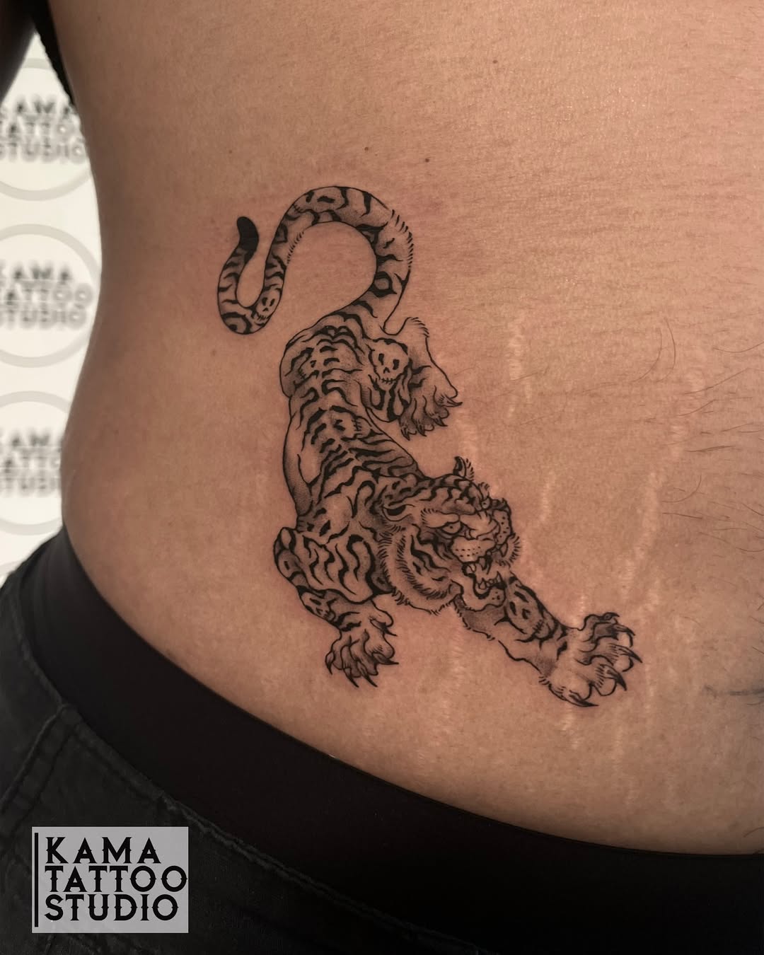 SKULL PATTERNED TIGER